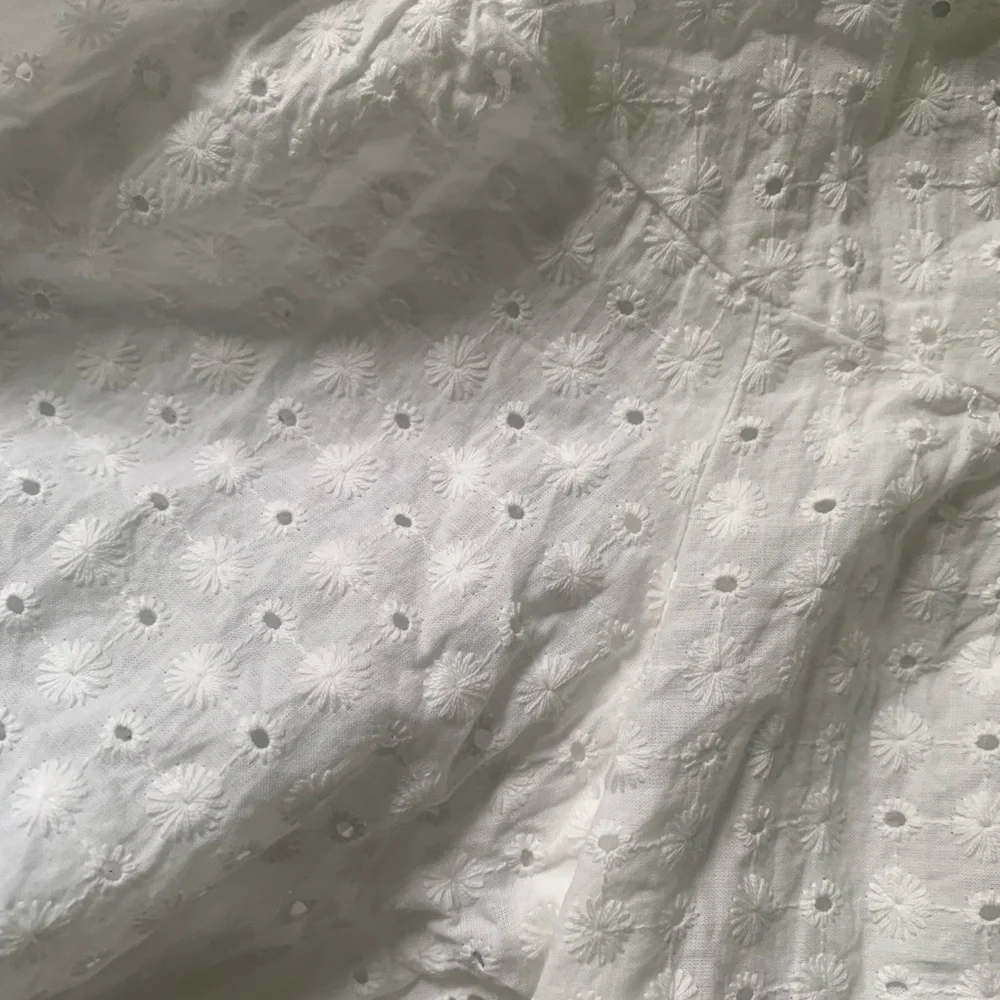 New without tag! Zara women puff sleeve white embroidered eyelet top